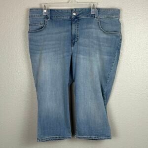 Lee Riders Women’s Light Wash Plus Size Approx 18W Blue 5 Pocket Capri Jeans